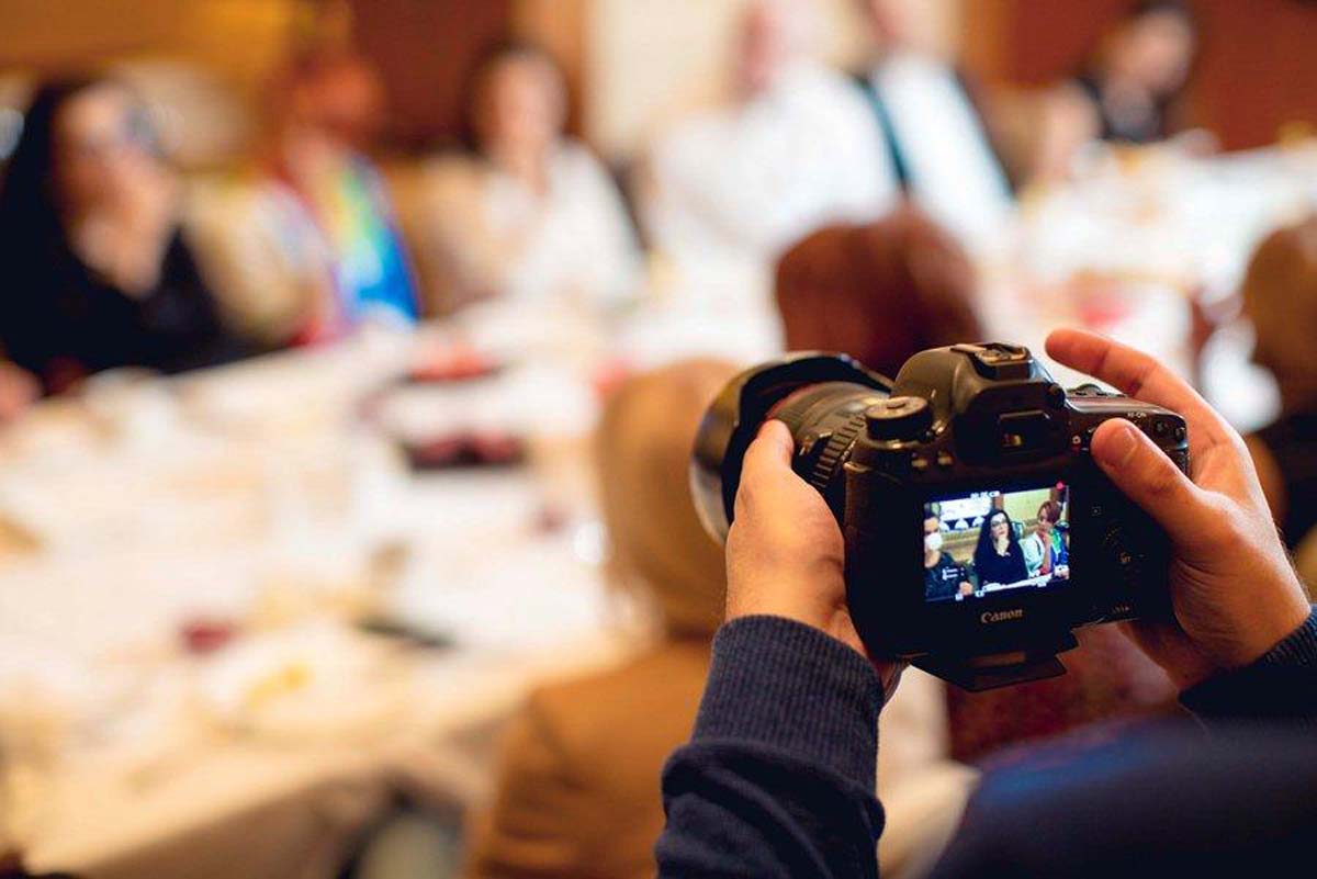 "Не выглядеть молодым, а быть молодым" - интересная встреча в Баку (ФОТО, ВИДЕО)