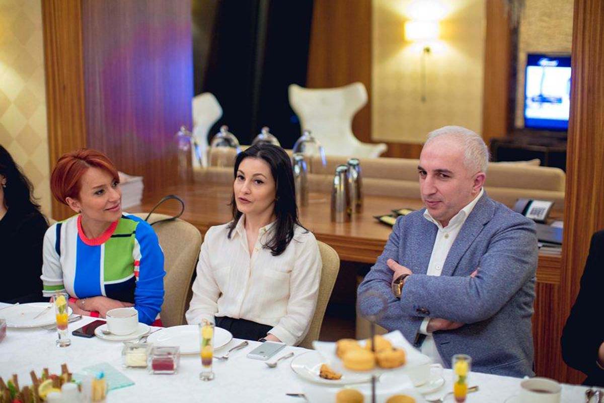 "Не выглядеть молодым, а быть молодым" - интересная встреча в Баку (ФОТО, ВИДЕО)