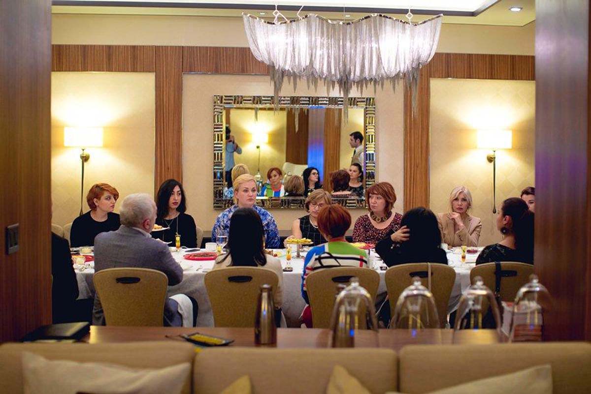 "Не выглядеть молодым, а быть молодым" - интересная встреча в Баку (ФОТО, ВИДЕО)