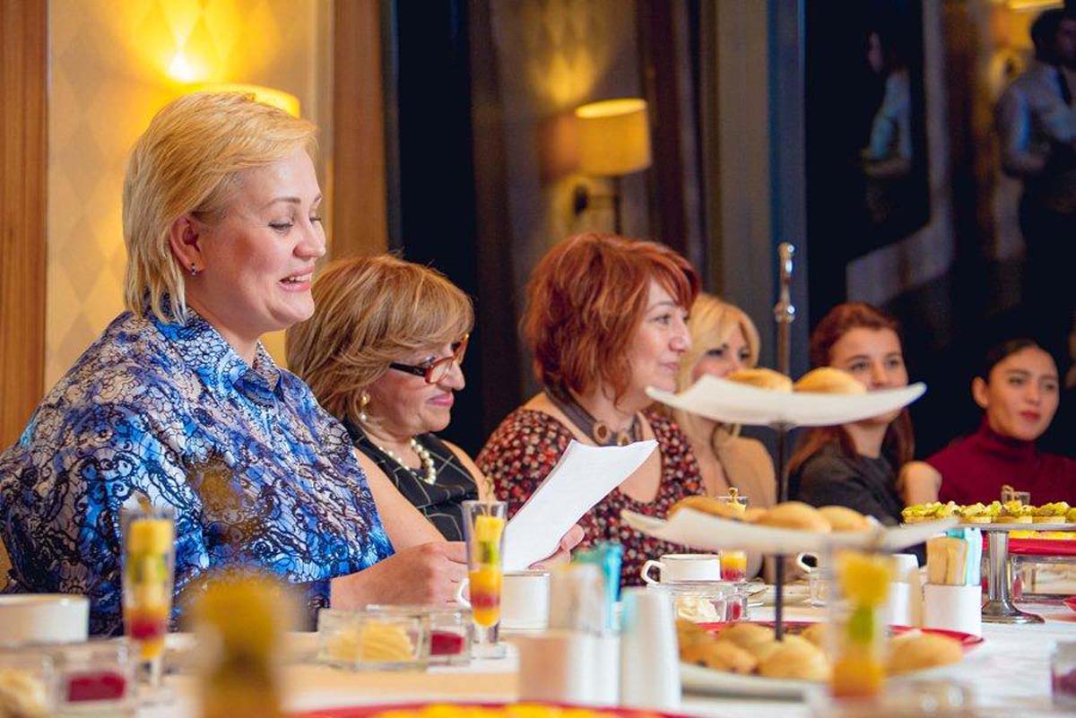 "Не выглядеть молодым, а быть молодым" - интересная встреча в Баку (ФОТО, ВИДЕО)