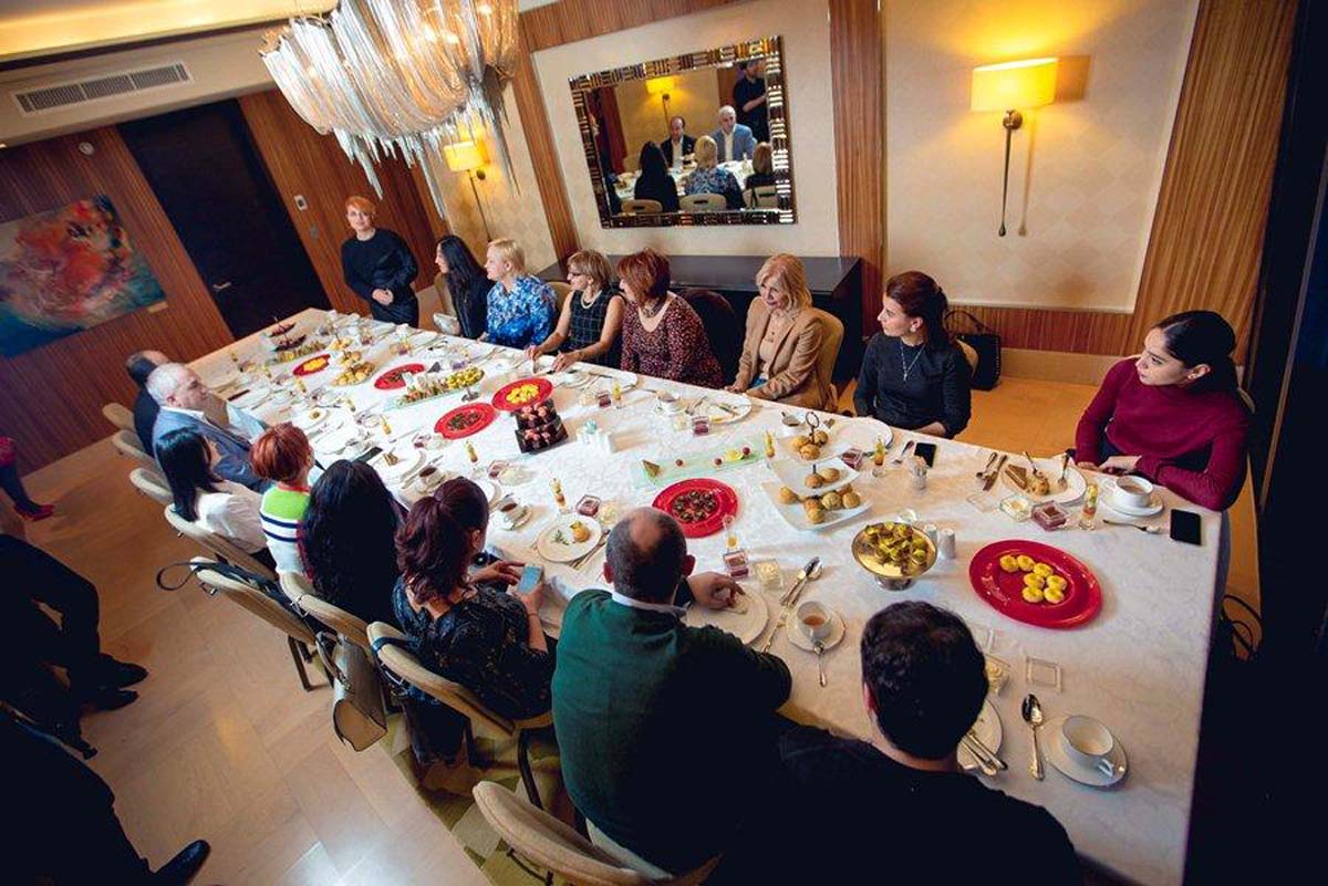 "Не выглядеть молодым, а быть молодым" - интересная встреча в Баку (ФОТО, ВИДЕО)