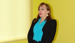 Весенние поздравления в Баку (ФОТО)