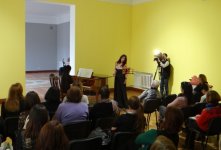 Весенние поздравления в Баку (ФОТО)