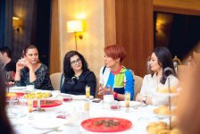 "Не выглядеть молодым, а быть молодым" - интересная встреча в Баку (ФОТО, ВИДЕО)