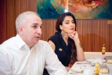 "Не выглядеть молодым, а быть молодым" - интересная встреча в Баку (ФОТО, ВИДЕО)