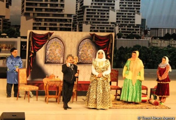 8 поцелуев Рафаэля и Джошгуна, или Как надо любить и уважать женщин (ФОТО)