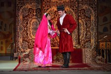 Азербайджанские актеры отметили День национального театра (ФОТО)