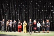 Азербайджанские актеры отметили День национального театра (ФОТО)