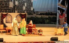 8 поцелуев Рафаэля и Джошгуна, или Как надо любить и уважать женщин (ФОТО)