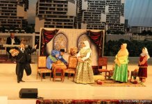 8 поцелуев Рафаэля и Джошгуна, или Как надо любить и уважать женщин (ФОТО)