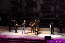 8 поцелуев Рафаэля и Джошгуна, или Как надо любить и уважать женщин (ФОТО)