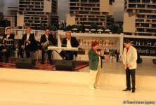 8 поцелуев Рафаэля и Джошгуна, или Как надо любить и уважать женщин (ФОТО)