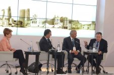 IV Глобальный Бакинский форум продолжает свою работу (ФОТО)