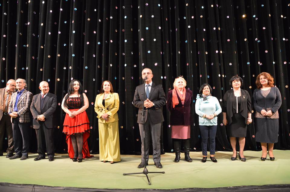 Азербайджанские актеры отметили День национального театра (ФОТО)