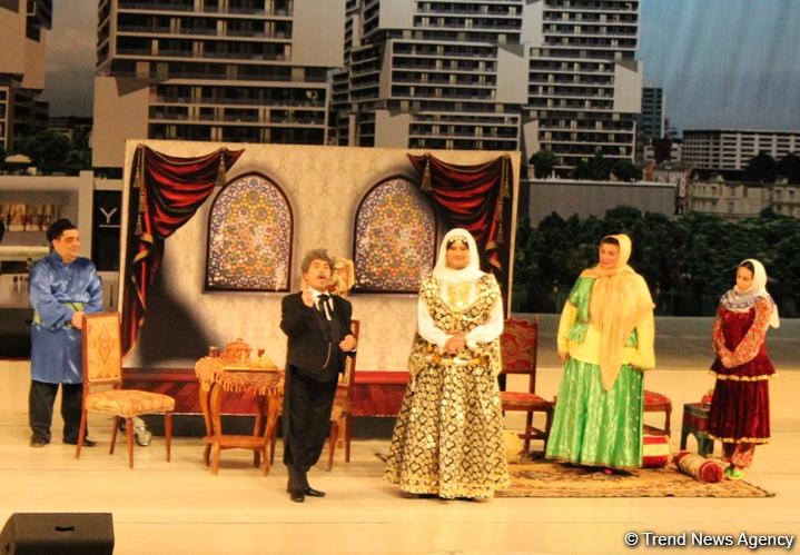 8 поцелуев Рафаэля и Джошгуна, или Как надо любить и уважать женщин (ФОТО)