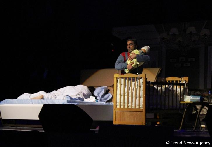 8 поцелуев Рафаэля и Джошгуна, или Как надо любить и уважать женщин (ФОТО)