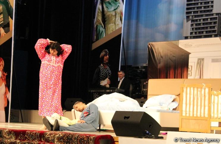 8 поцелуев Рафаэля и Джошгуна, или Как надо любить и уважать женщин (ФОТО)