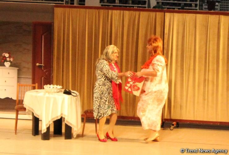 8 поцелуев Рафаэля и Джошгуна, или Как надо любить и уважать женщин (ФОТО)