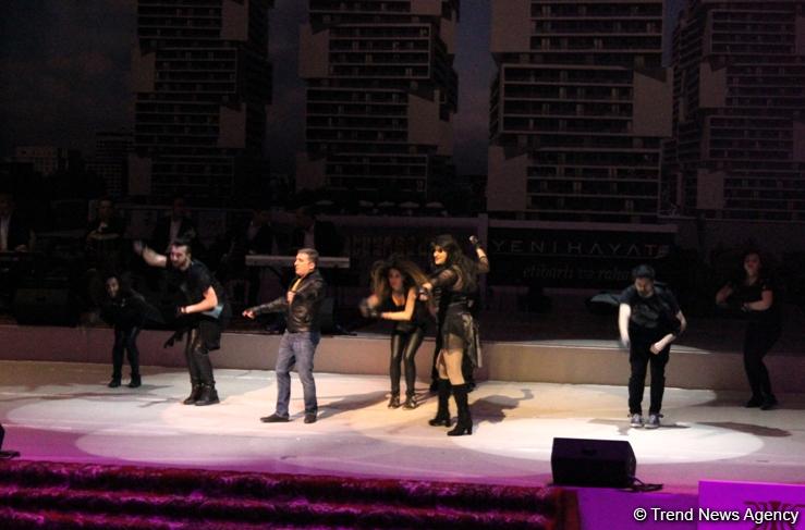 8 поцелуев Рафаэля и Джошгуна, или Как надо любить и уважать женщин (ФОТО)