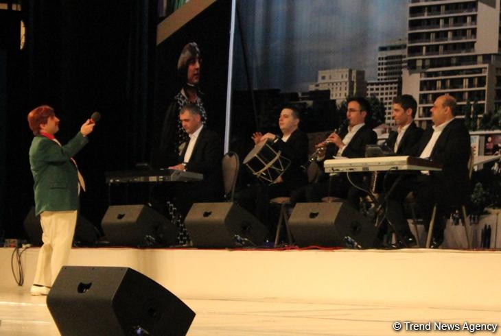 8 поцелуев Рафаэля и Джошгуна, или Как надо любить и уважать женщин (ФОТО)