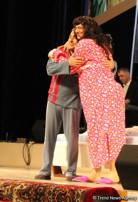 8 поцелуев Рафаэля и Джошгуна, или Как надо любить и уважать женщин (ФОТО)