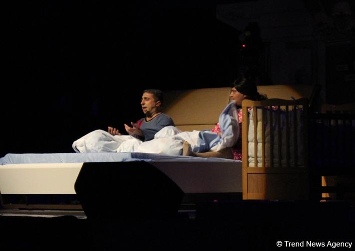 8 поцелуев Рафаэля и Джошгуна, или Как надо любить и уважать женщин (ФОТО)