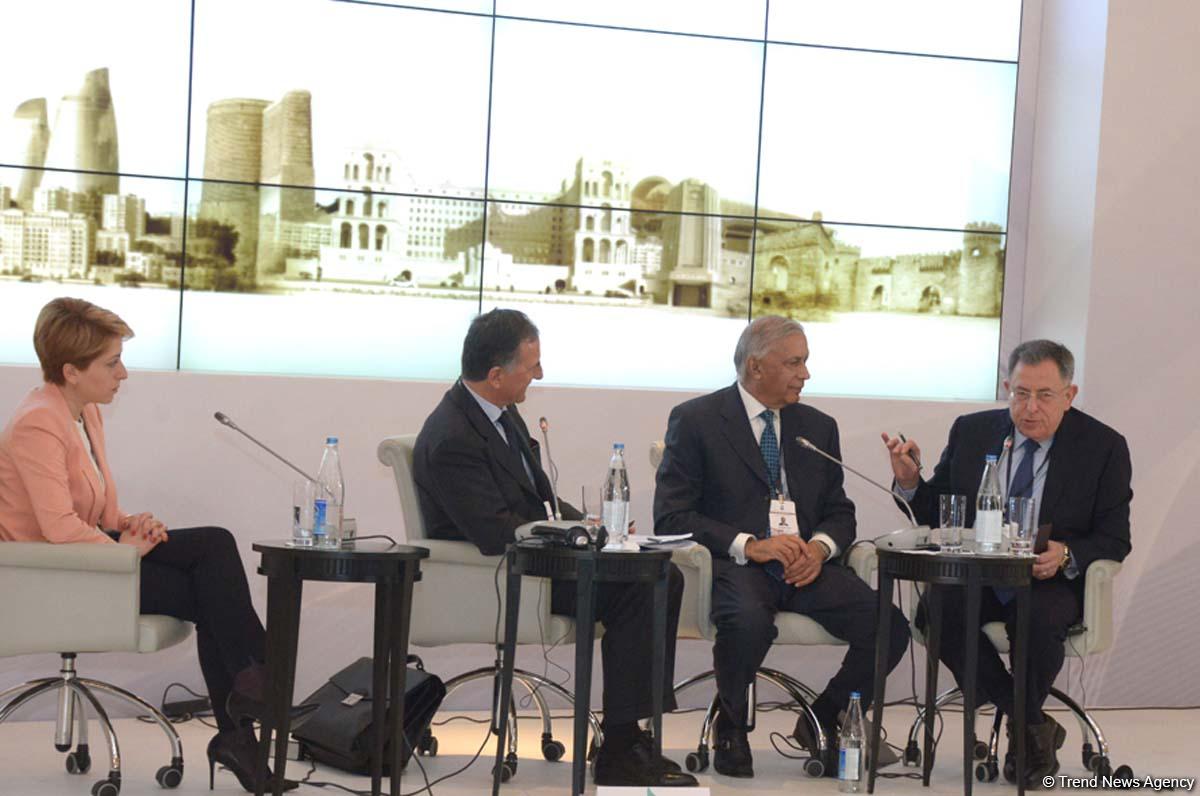 IV Глобальный Бакинский форум продолжает свою работу (ФОТО)