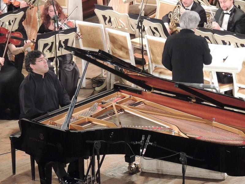 Грандиозный концерт Мурада Адыгезалзаде на сцене Филармонии (ФОТО)