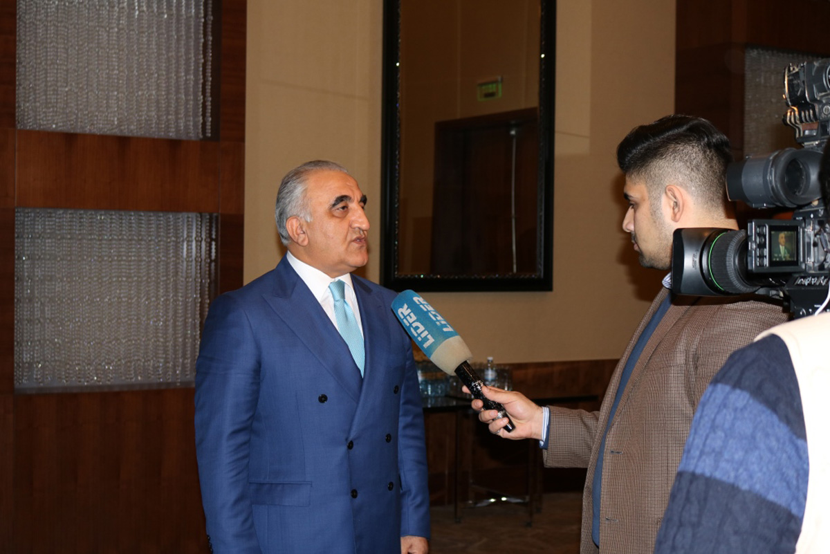 Employ провел в Баку дискуссию "Проблемы талантов в условиях развивающегося рынка труда. Важность  правильного выбора карьеры" (ФОТО)