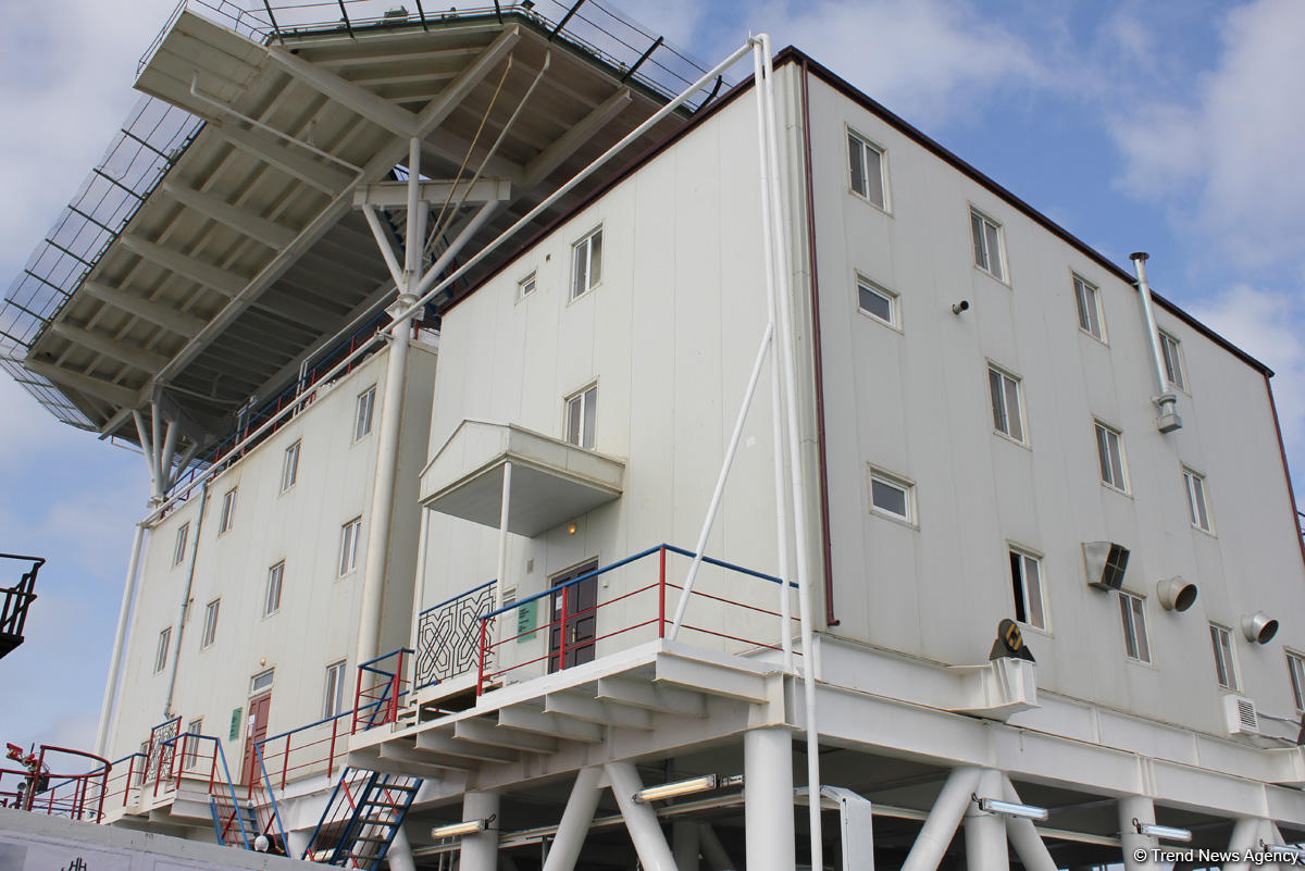 SOCAR сдала в эксплуатацию новую платформу на Каспии (ФОТО)