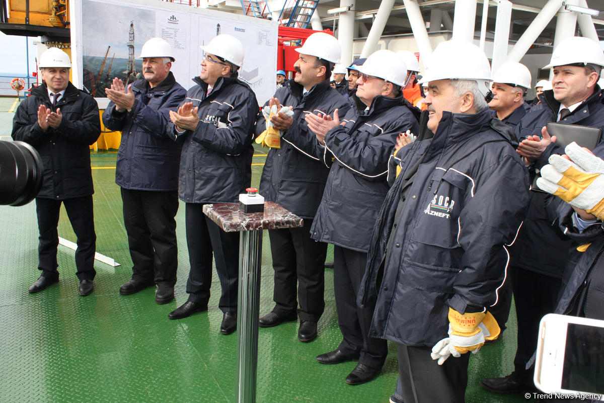 SOCAR сдала в эксплуатацию новую платформу на Каспии (ФОТО)