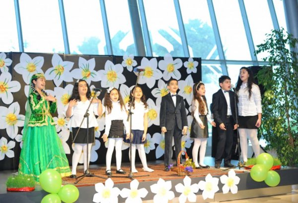 Весенние мотивы Баку на праздник Новруз (ФОТО)