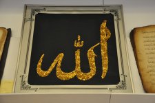 В Баку открылась выставка древних изданий Корана (ФОТО)