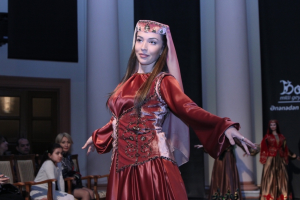 От традиций к будущему: Новруз в национальных платьях (ФОТО)