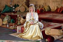 Азербайджанские телезвезды в национальных костюмах встречают Новруз (ФОТО)