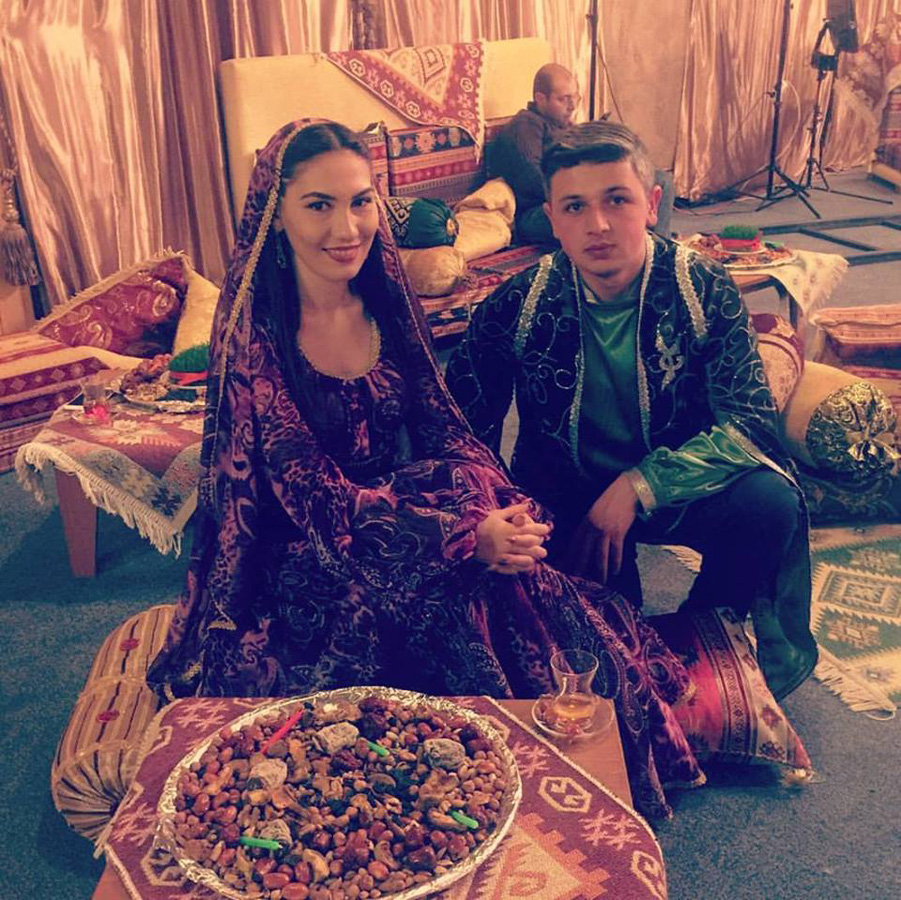 Азербайджанские телезвезды в национальных костюмах встречают Новруз (ФОТО)