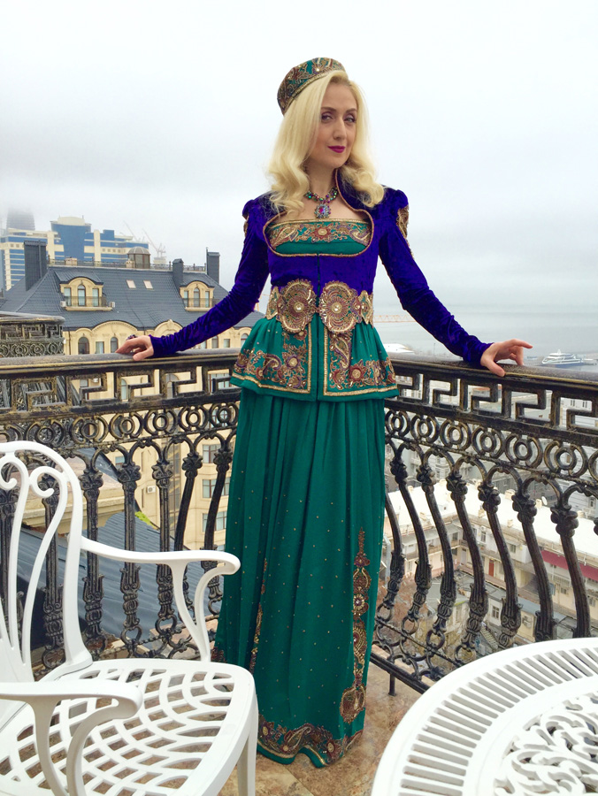 Азербайджанские телезвезды в национальных костюмах встречают Новруз (ФОТО)