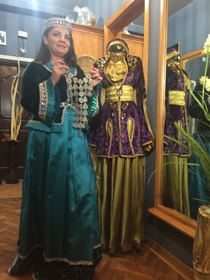 Азербайджанские телезвезды в национальных костюмах встречают Новруз (ФОТО)