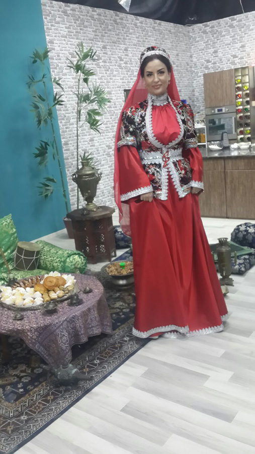 Азербайджанские телезвезды в национальных костюмах встречают Новруз (ФОТО)