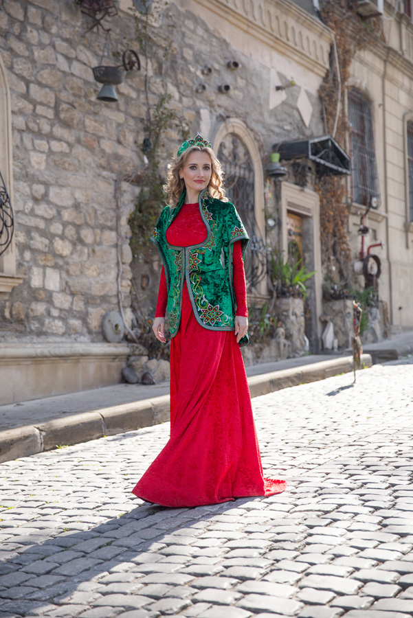 Русская красавица стала символом Новруза в Баку (ФОТО)