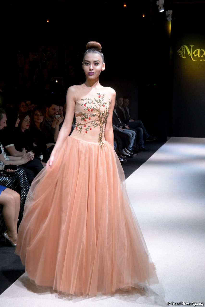 В Баку прошло красочное дефиле "NovruzNaxışı" от “NaxışAtelier” (ФОТО)