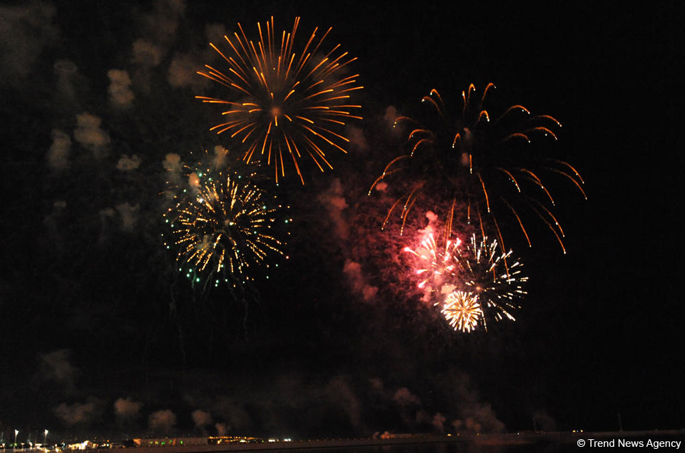 В Баку состоялся фейерверк по случаю праздника Новруз (ФОТО)
