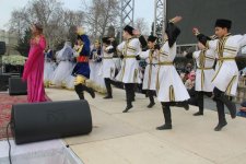 Бакинцы весело встречают Новруз (ФОТО) (ФОТО)