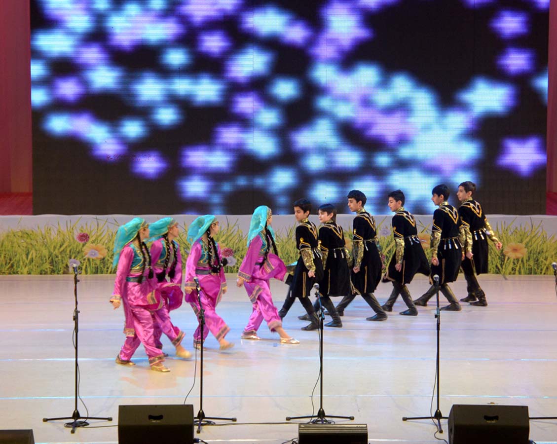 Бахар гызы, Кёса и Кечал поздравили детей с праздником Новруз (ФОТО)