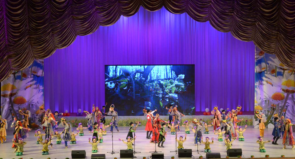 Бахар гызы, Кёса и Кечал поздравили детей с праздником Новруз (ФОТО)