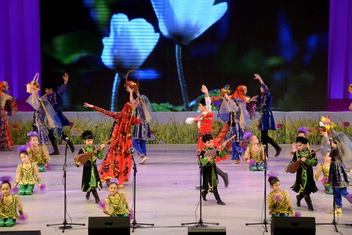 Бахар гызы, Кёса и Кечал поздравили детей с праздником Новруз (ФОТО)