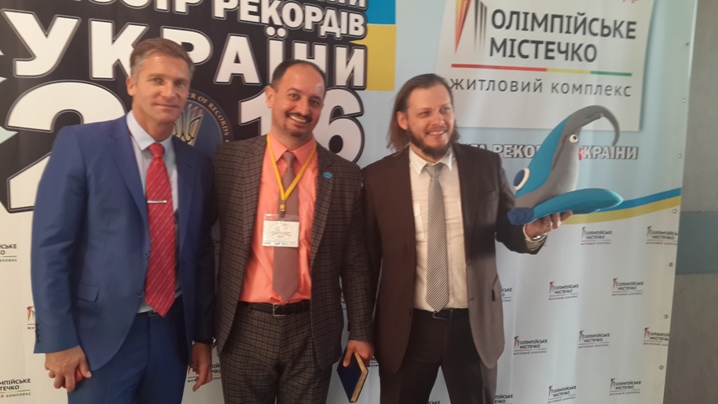 Впервые азербайджанец включен в Книгу рекордов Украины (ФОТО)