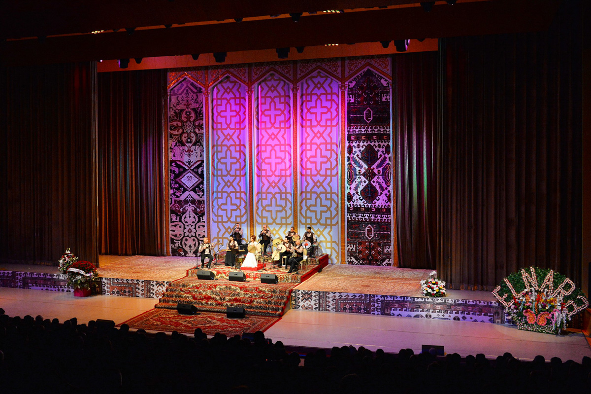 Эльнара Абдуллаева дала три концерта вместо одного (ФОТО)