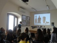 Мастер-класс израильского художника в Баку: керамика и мотивы азербайджанского ковра (ФОТО)