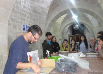 Мастер-класс израильского художника в Баку: керамика и мотивы азербайджанского ковра (ФОТО)